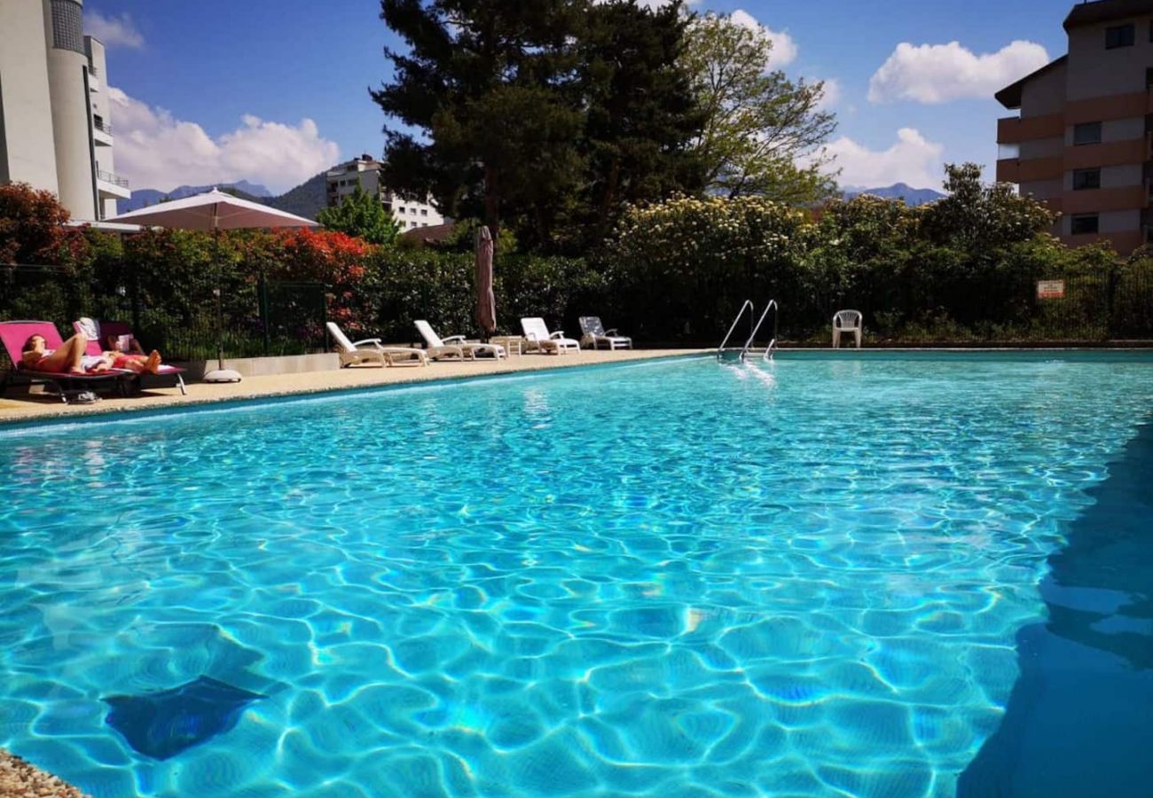 Apartment in Annecy - Mont Royal balcon et piscine