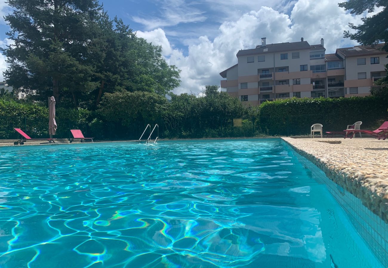 Apartment in Annecy - Mont Royal balcon et piscine