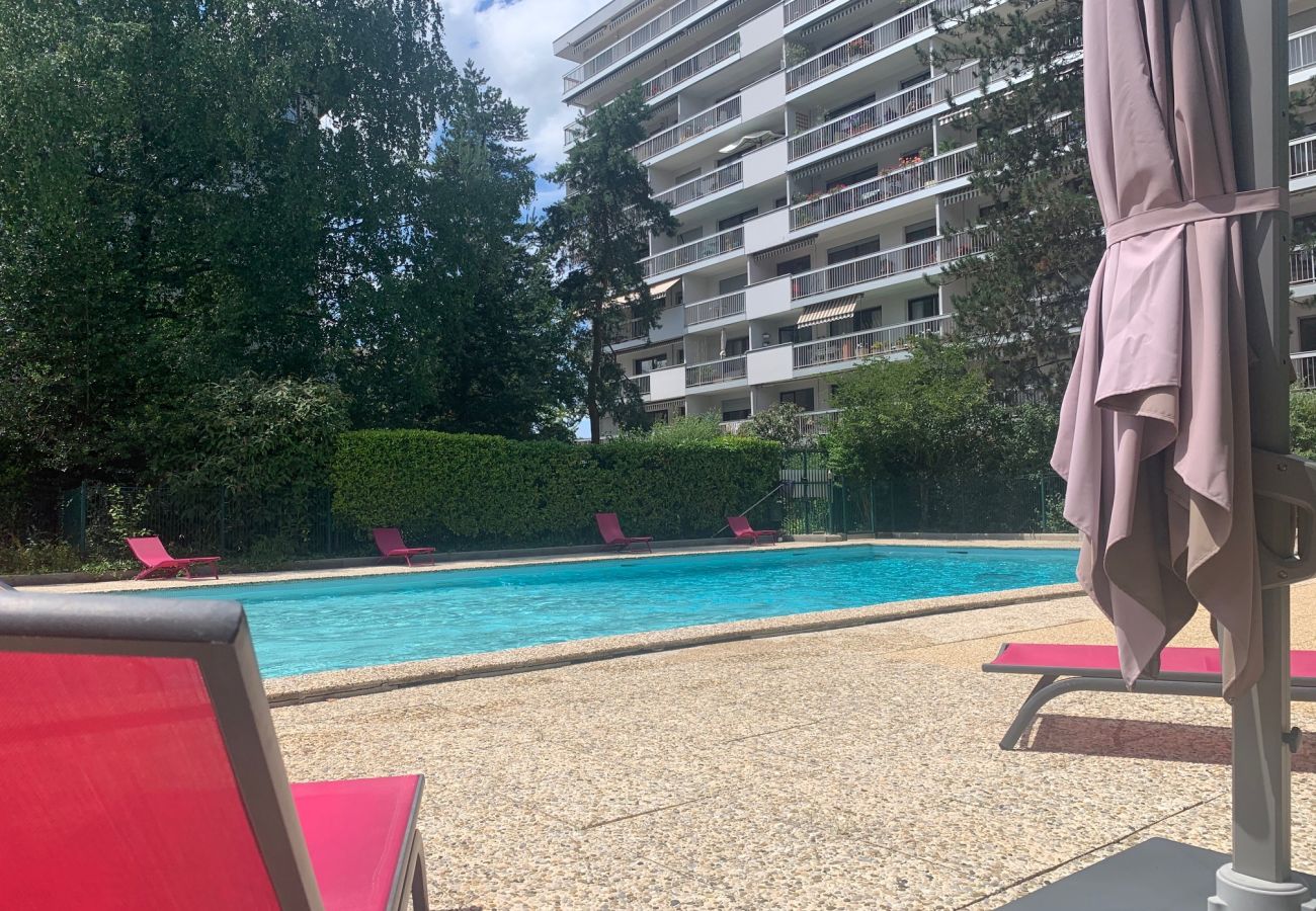 Apartment in Annecy - Mont Royal balcon et piscine