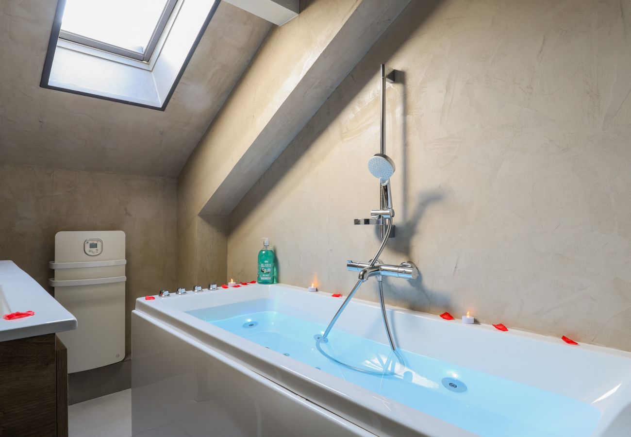 Apartment in Annecy - Cloud romantique jacuzzi