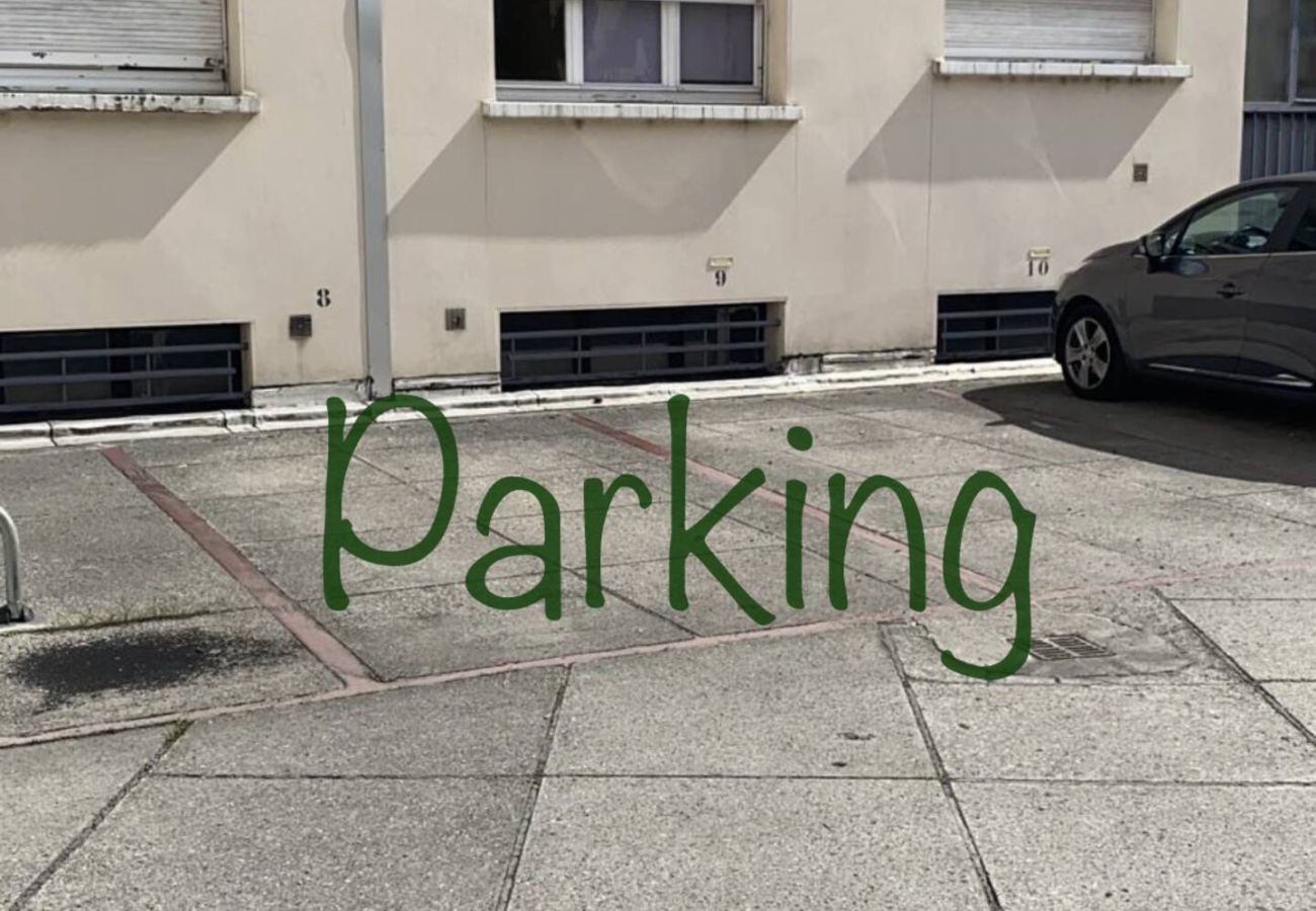 Studio à Annecy - Nid du chateau parking et vue magnifique 